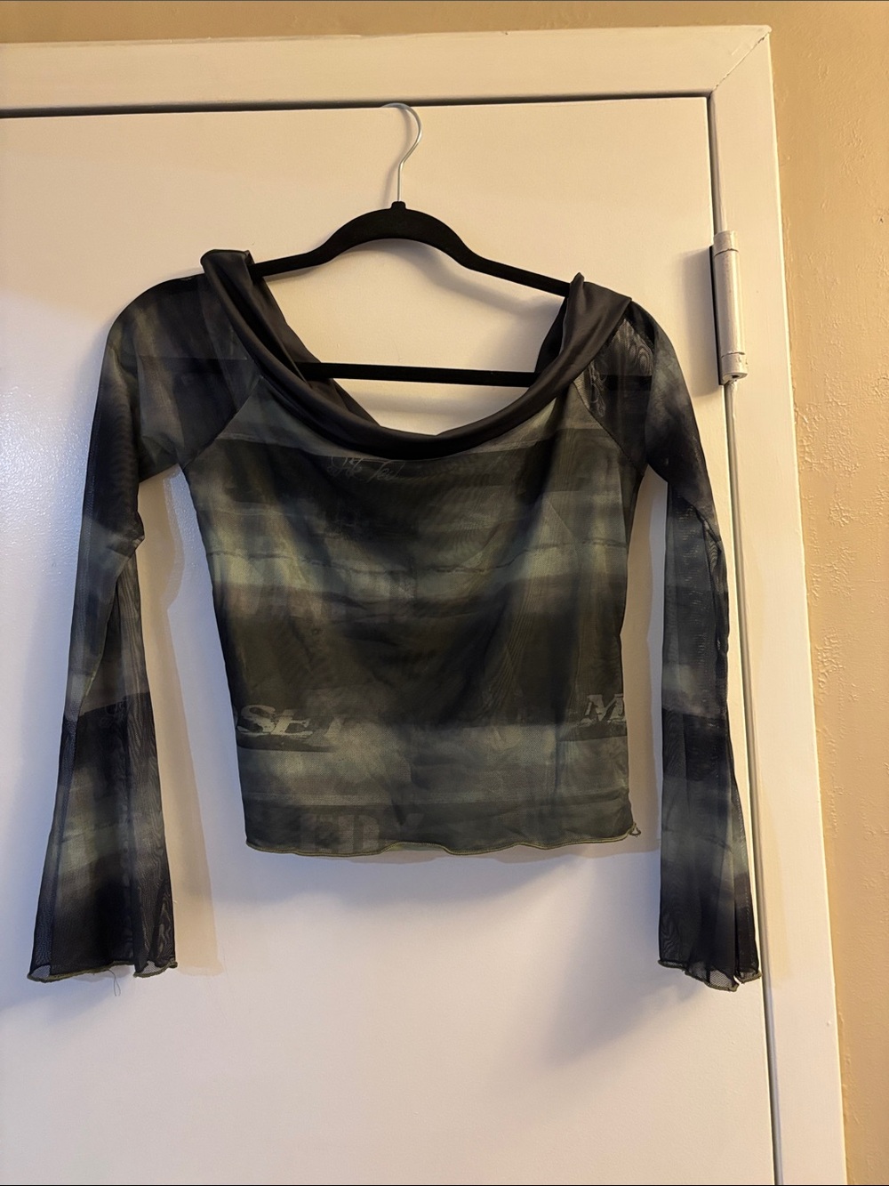 Edikted Green Sheer Long-Sleeve Off-Shoulder Top